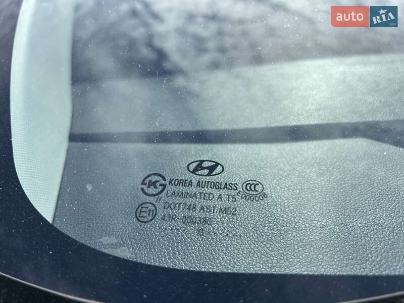 Седан Hyundai Elantra 2013 в Богуславе