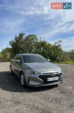 Седан Hyundai Elantra 2018 в 