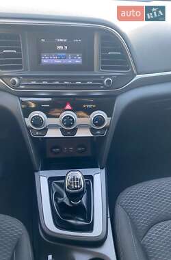 Седан Hyundai Elantra 2018 в 