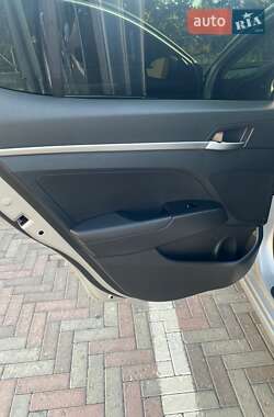 Седан Hyundai Elantra 2018 в 
