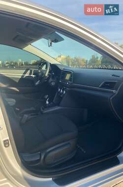 Седан Hyundai Elantra 2018 в 