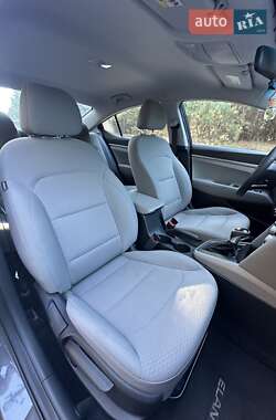 Седан Hyundai Elantra 2020 в 