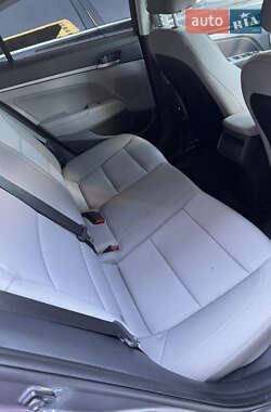 Седан Hyundai Elantra 2018 в 