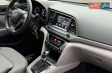Седан Hyundai Elantra 2017 в 