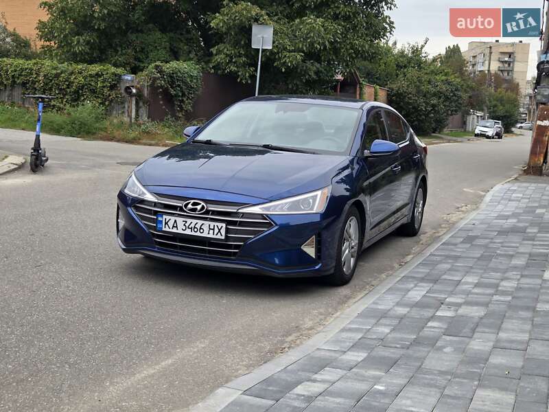 Седан Hyundai Elantra 2018 в 
