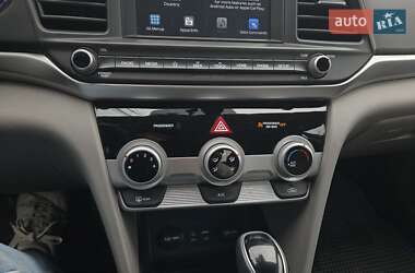 Седан Hyundai Elantra 2018 в 