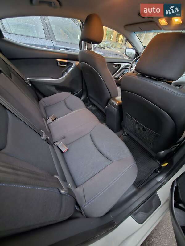 Седан Hyundai Elantra 2013 в Киеве