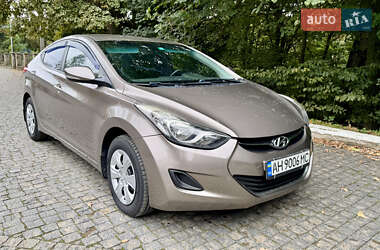 Седан Hyundai Elantra 2013 в Черновцах