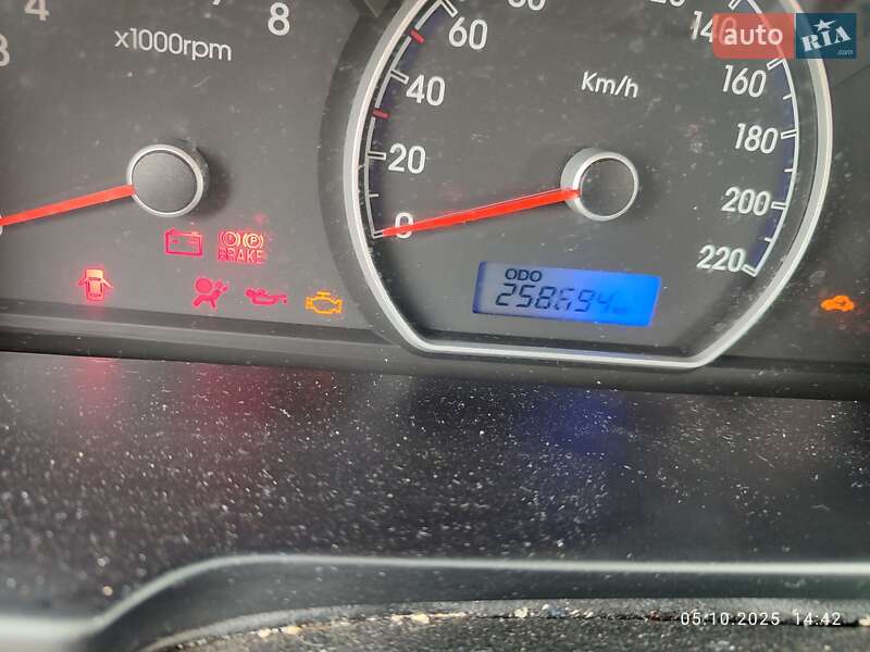 Седан Hyundai Elantra 2010 в Киеве