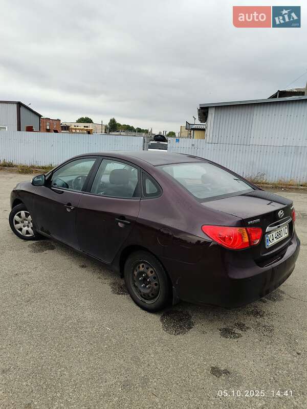 Седан Hyundai Elantra 2010 в Киеве