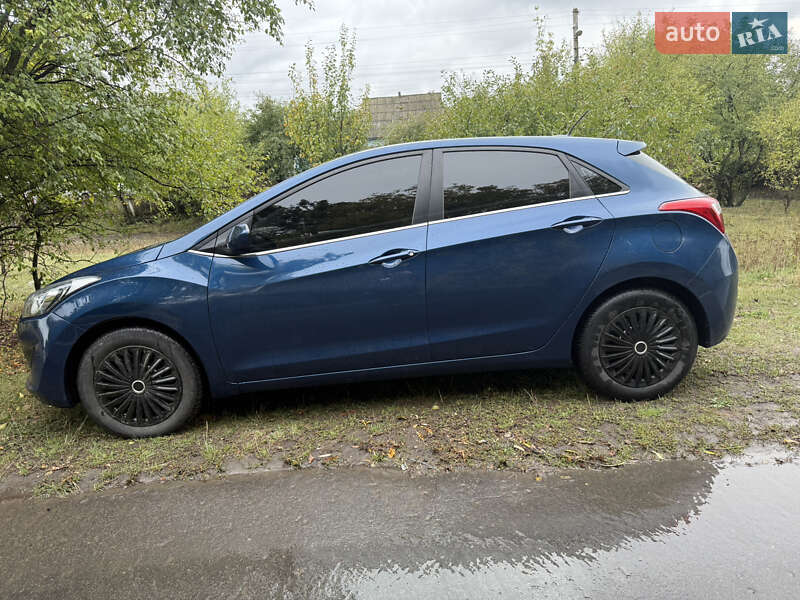 Хэтчбек Hyundai Elantra 2015 в Тальном