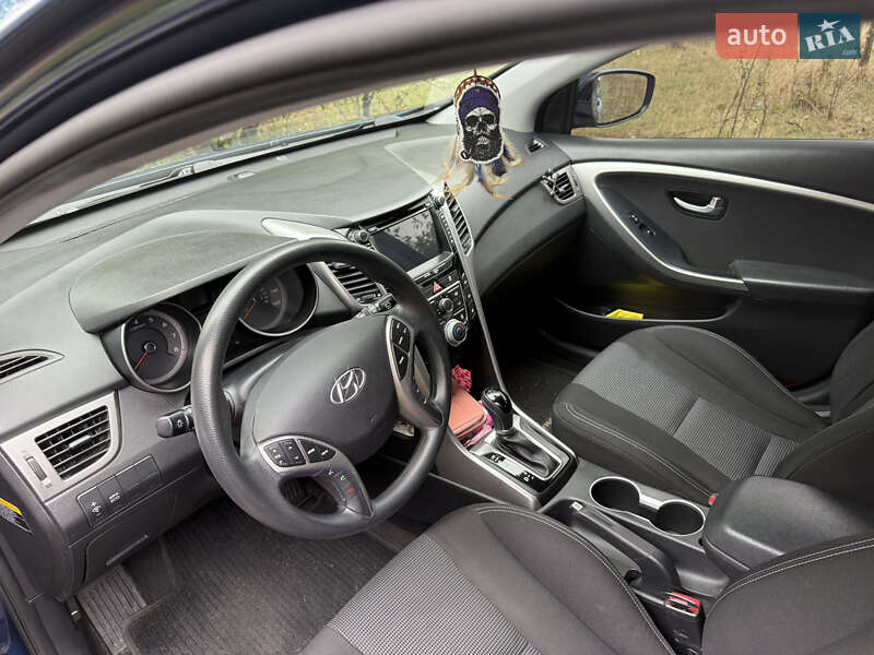 Хэтчбек Hyundai Elantra 2015 в Тальном