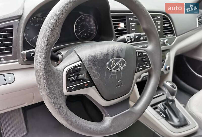 Седан Hyundai Elantra 2018 в Киеве