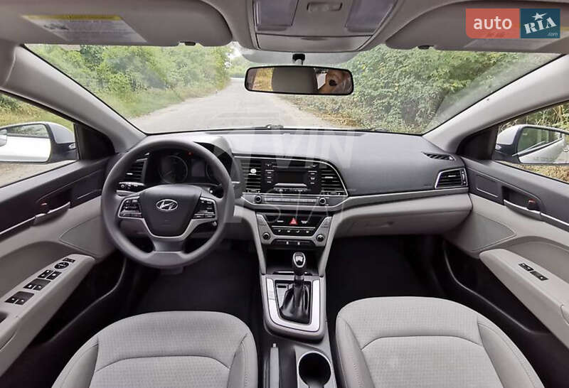 Седан Hyundai Elantra 2018 в Киеве