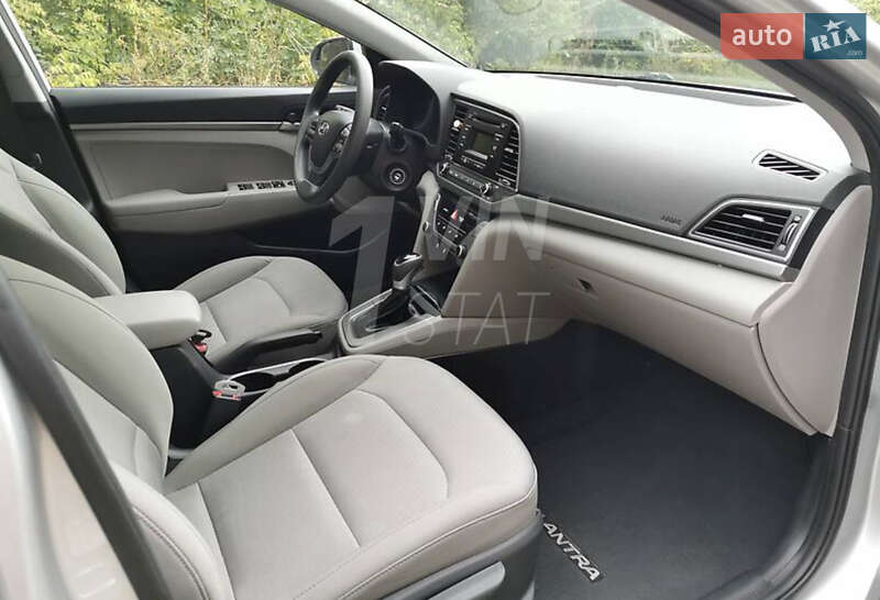 Седан Hyundai Elantra 2018 в Киеве