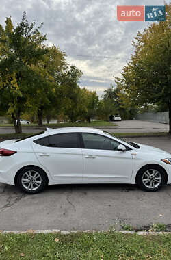 Седан Hyundai Elantra 2018 в 