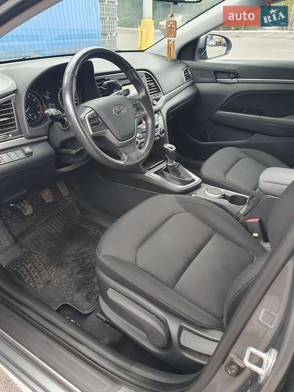 Седан Hyundai Elantra 2018 в Дніпрі