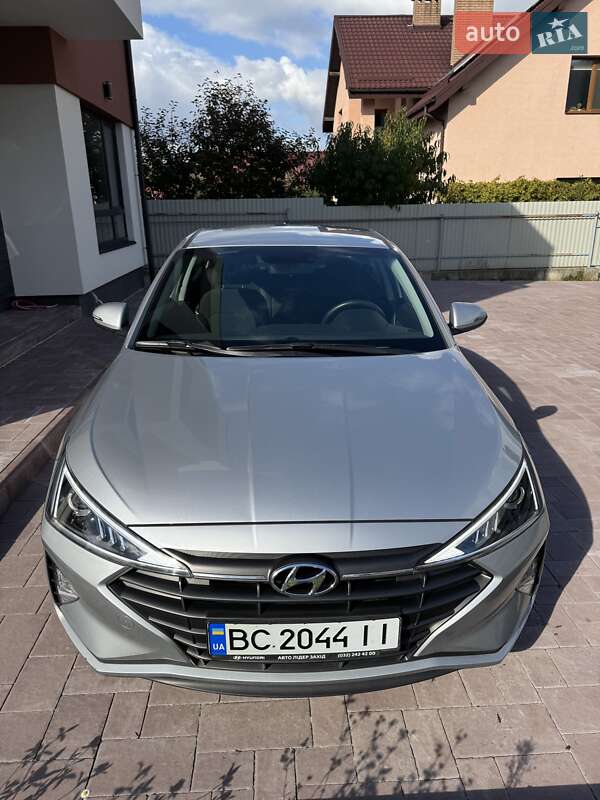 Седан Hyundai Elantra 2019 в Львові