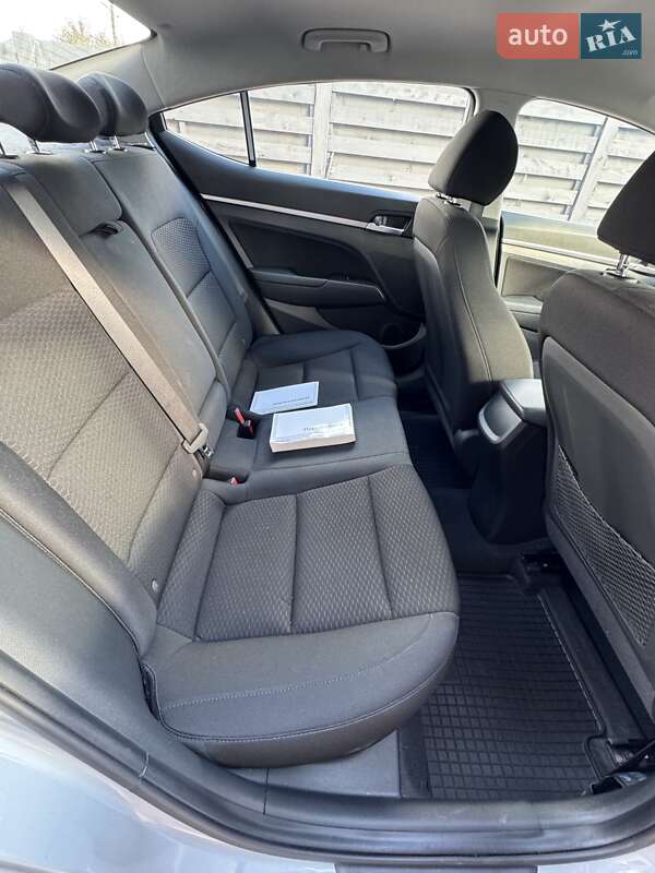 Седан Hyundai Elantra 2019 в Львові