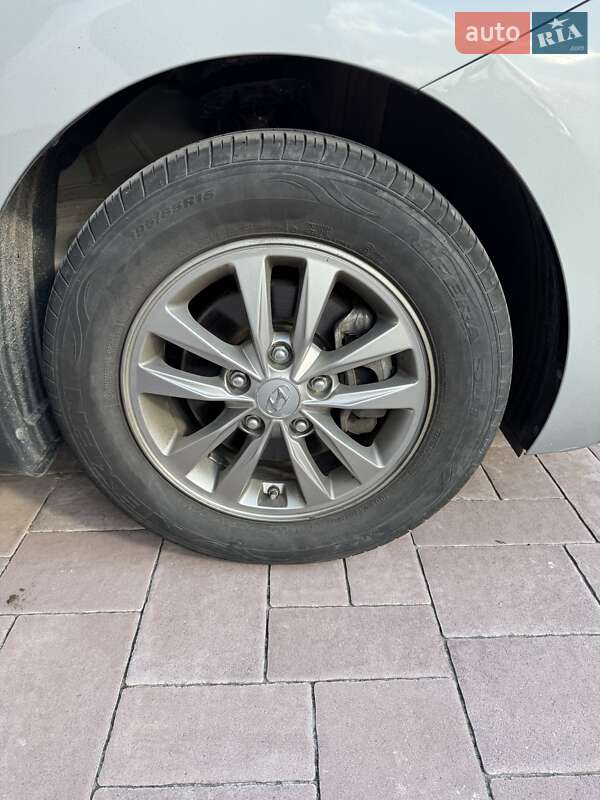 Седан Hyundai Elantra 2019 в Львові