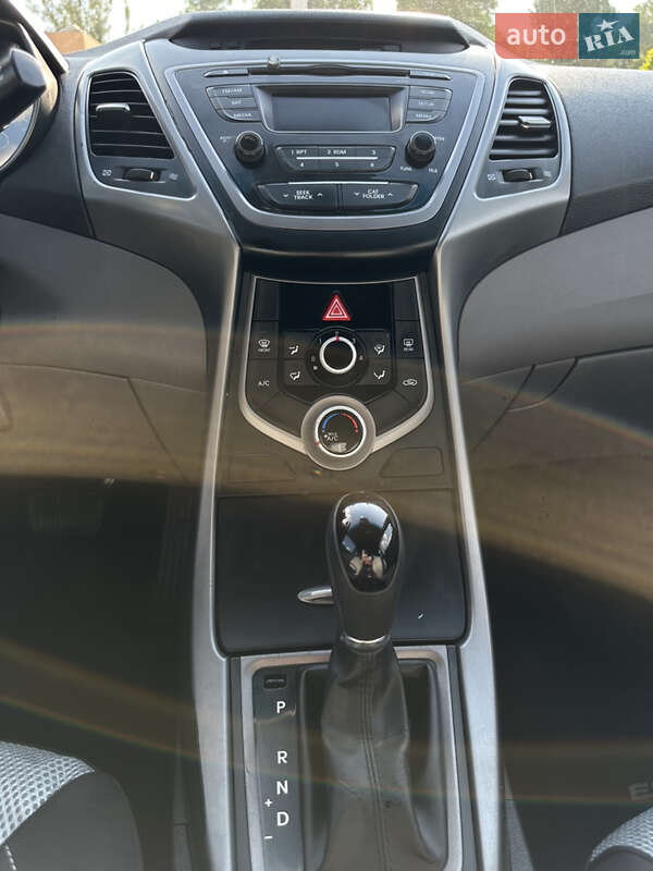 Седан Hyundai Elantra 2014 в Днепре