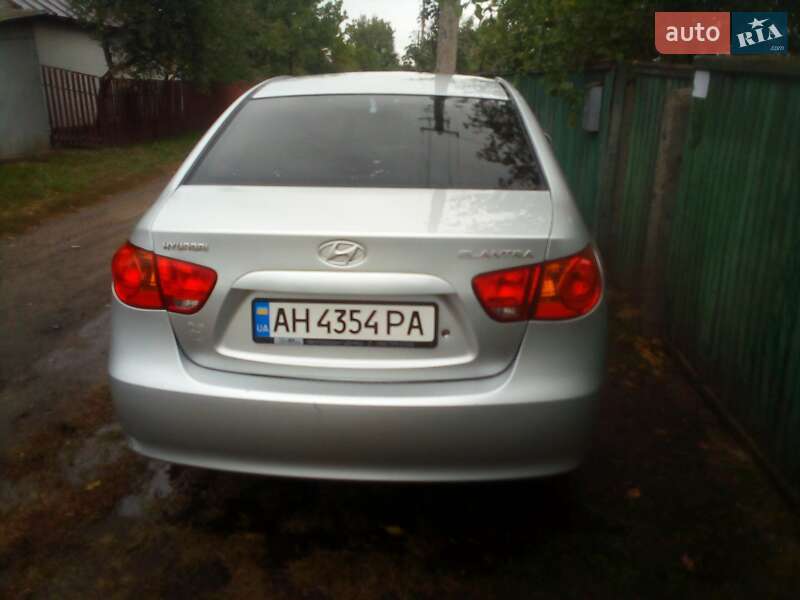 Седан Hyundai Elantra 2008 в Смеле