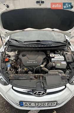 Седан Hyundai Elantra 2011 в 