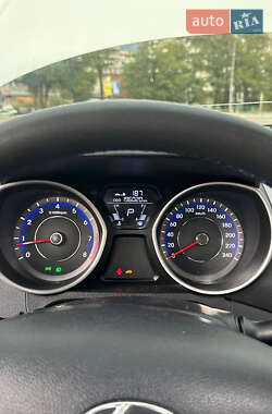 Седан Hyundai Elantra 2011 в 