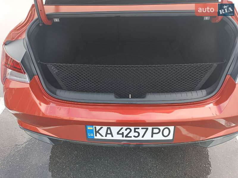 Седан Hyundai Elantra 2022 в Києві