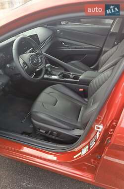 Седан Hyundai Elantra 2022 в 