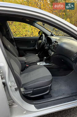 Седан Hyundai Elantra 2010 в  фото 9 Седан Hyundai Elantra 2010 в