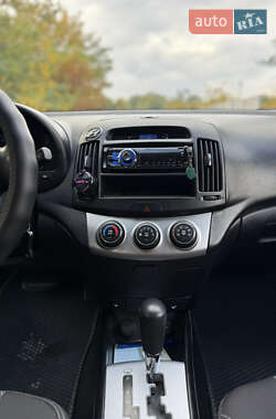 Седан Hyundai Elantra 2010 в  фото 12 Седан Hyundai Elantra 2010 в