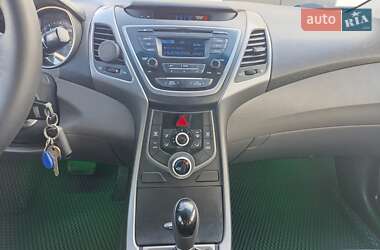 Седан Hyundai Elantra 2013 в 