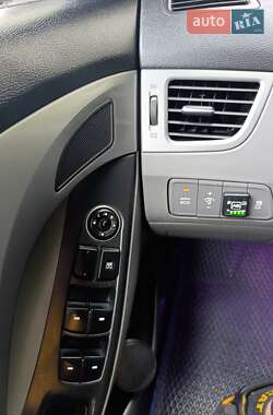Седан Hyundai Elantra 2013 в 