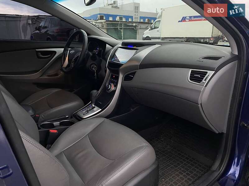 Седан Hyundai Elantra 2011 в Киеве