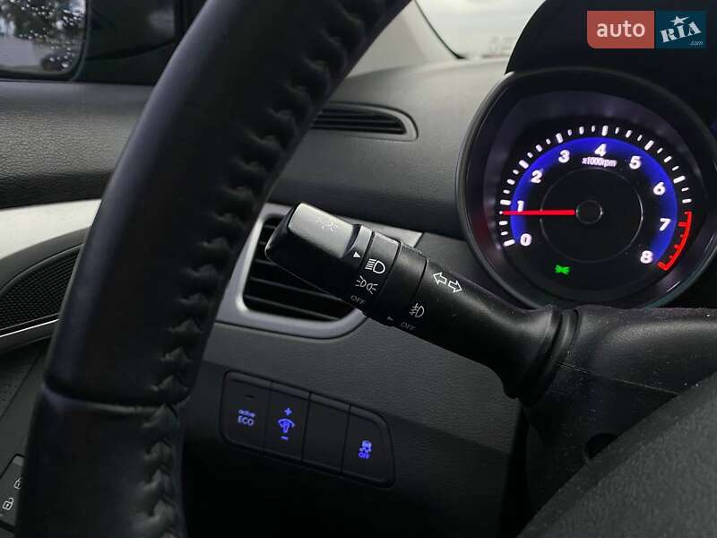 Седан Hyundai Elantra 2011 в Киеве