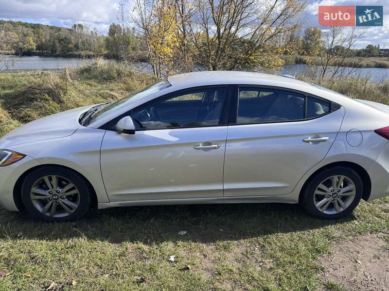 Седан Hyundai Elantra 2017 в Ирпене