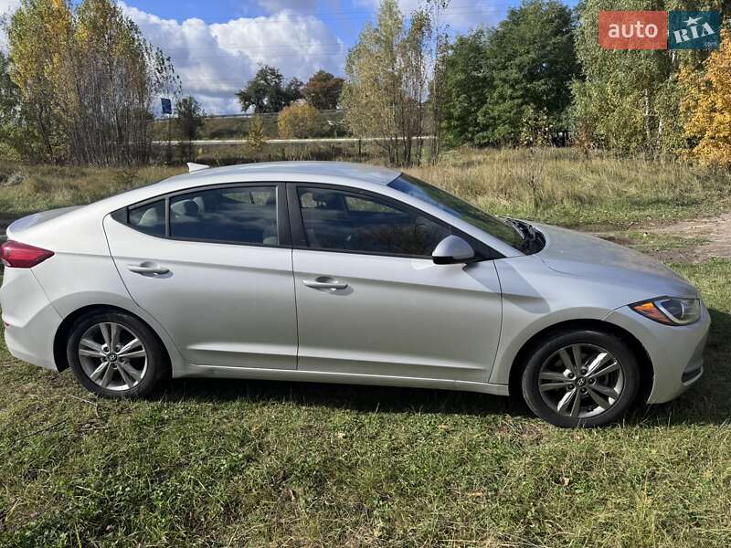 Седан Hyundai Elantra 2017 в Ирпене