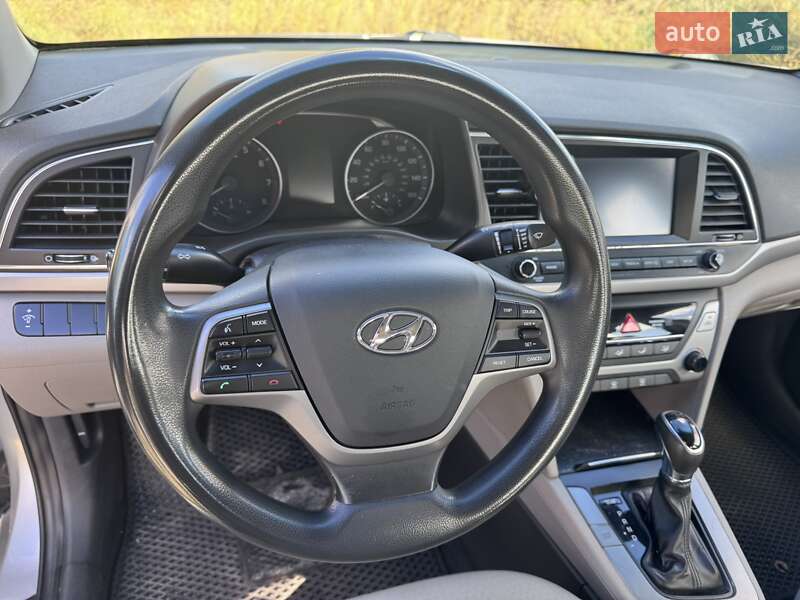 Седан Hyundai Elantra 2017 в Ирпене