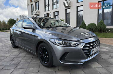 Седан Hyundai Elantra 2018 в Киеве