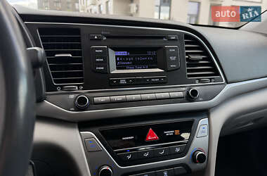 Седан Hyundai Elantra 2018 в 