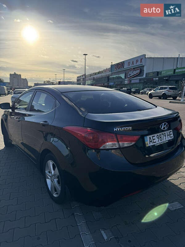 Седан Hyundai Elantra 2013 в Києві