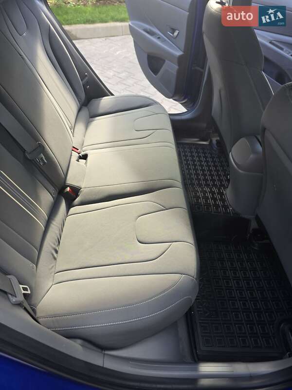 Седан Hyundai Elantra 2023 в Киеве