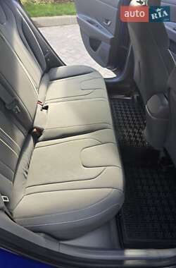 Седан Hyundai Elantra 2023 в 