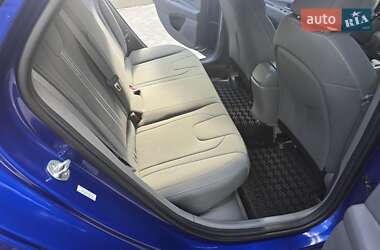 Седан Hyundai Elantra 2023 в 