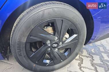 Седан Hyundai Elantra 2023 в 