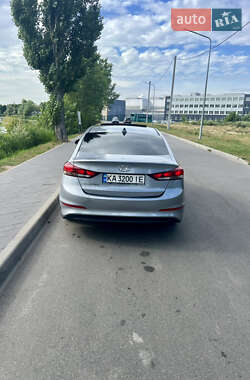 Седан Hyundai Elantra 2017 в 