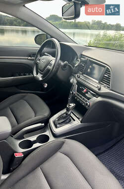 Седан Hyundai Elantra 2017 в 