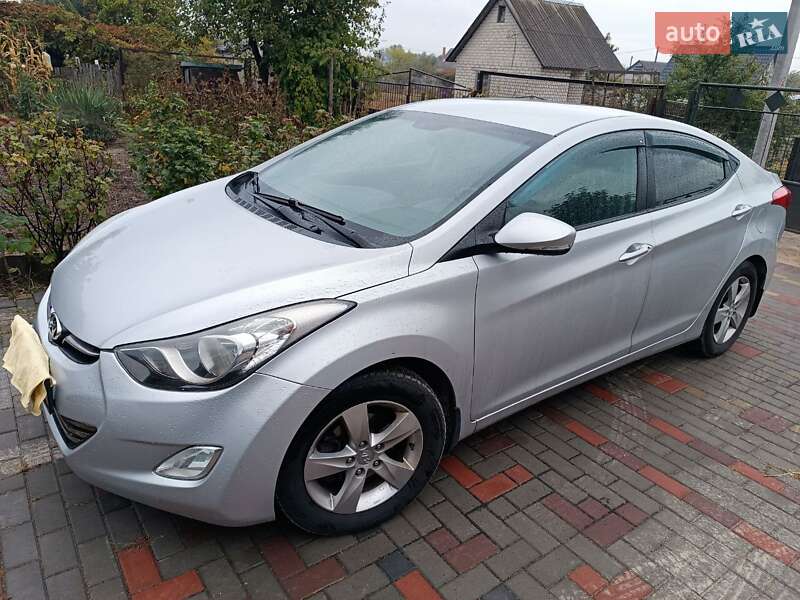 Седан Hyundai Elantra 2013 в Вараше