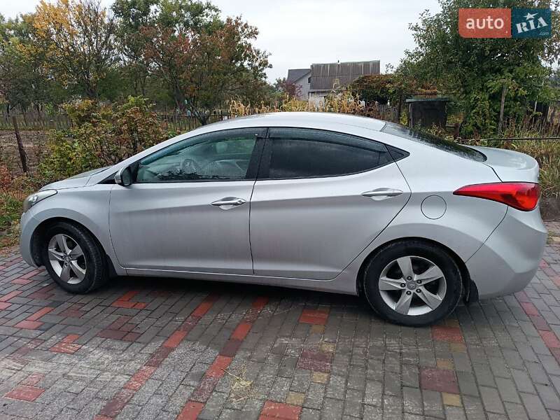 Седан Hyundai Elantra 2013 в Вараше